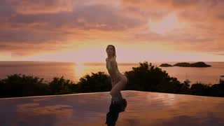 Alexa Flexy Takes It Deep In Her Backside By The Pool