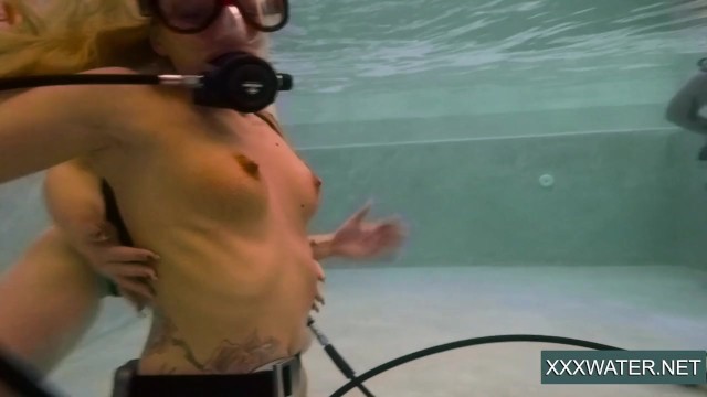 Minnie Manga and the redhead swap hoses and kiss underwater