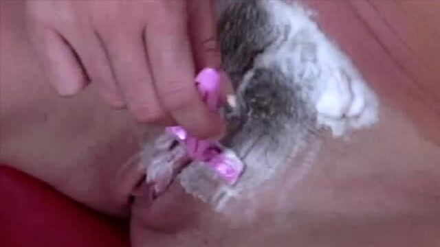 Linsey Dawn McKenzie shaves her bush then spreads and fingers