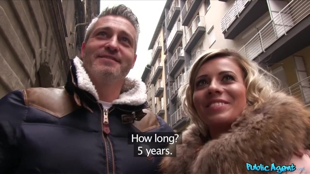 Vicky Love spreads her ass for a stranger's cash and cock