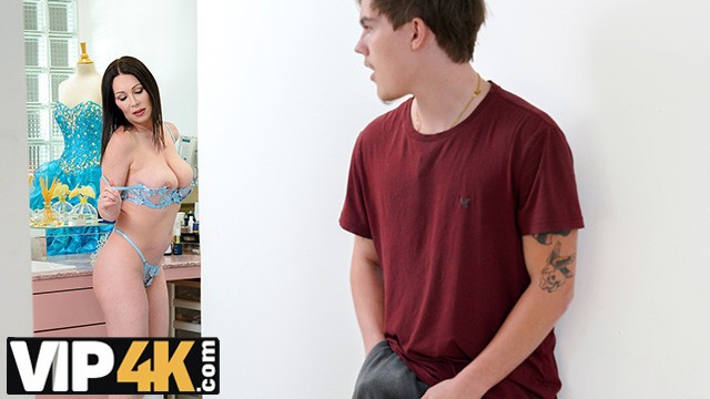Rayveness catches the perv and drains his balls in her dressing room