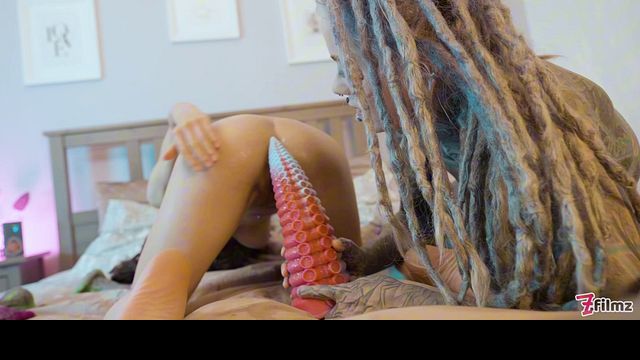 Anuskatzz and Stacy Bloom Porn - gape and rim after wrecking holes with monster toys