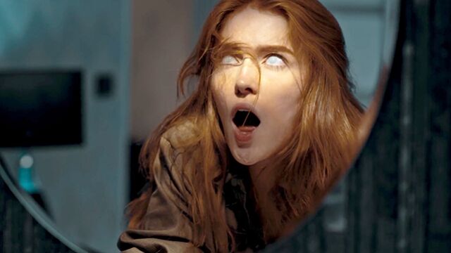 Jia Lissa screams at the mirror