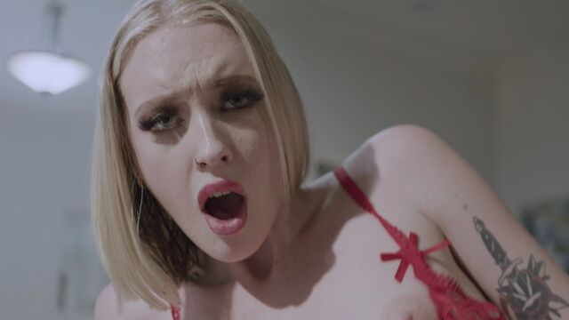 Marilyn Johnson gets on her knees and drains his dick before mounting it raw