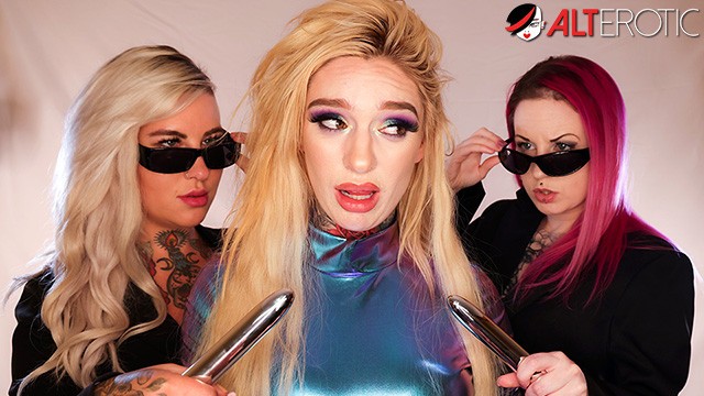 Lady Lazarus kitty toyed by Misha Montana and blonde woman